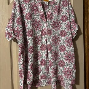 NWT Women’s Ruby Pink and White Patterned blouse